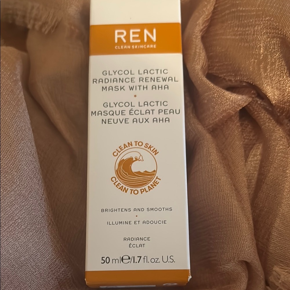 Clean Skincare Glycol Lactic Radiance Renewal Mask - White and Orange